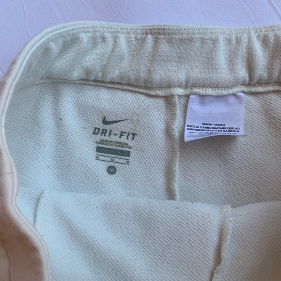 WOMENS NIKE WHITE TENNIS SKIRT SIZE MEDIUM - Picture 3 of 4